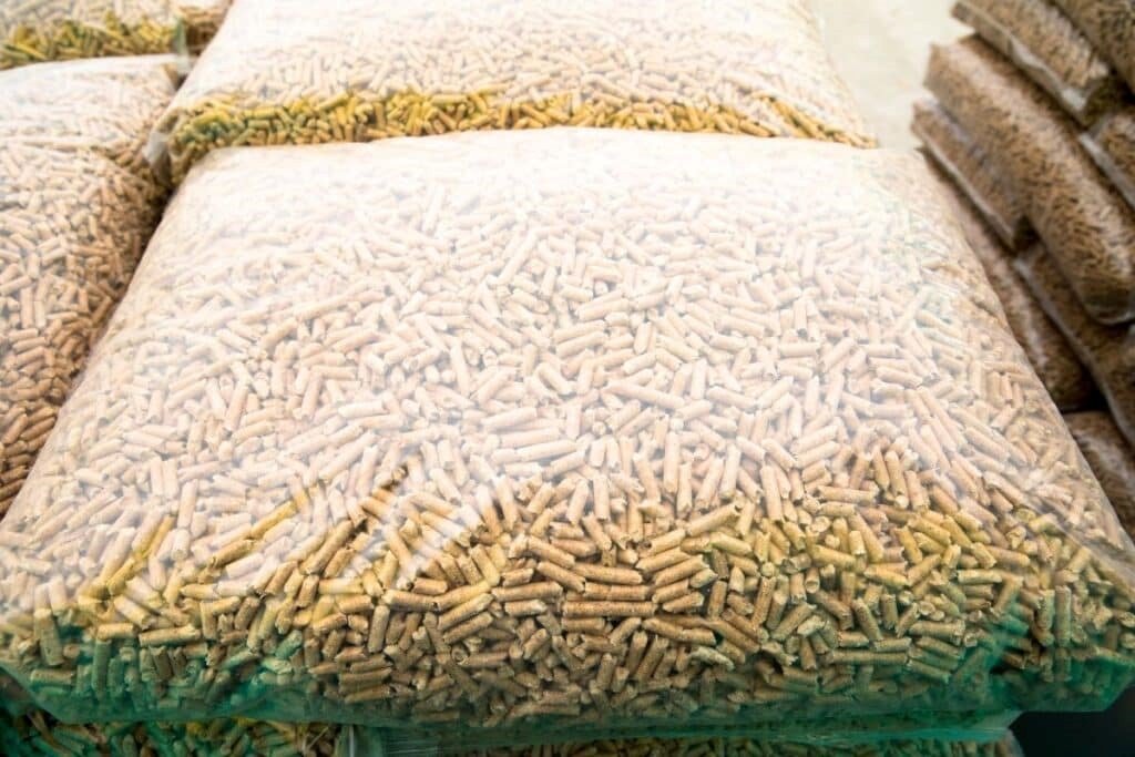 Handliches 10er-Gebinde Holzpellets für Pelletöfen (10 Säcke à 15 kg — 150 kg)